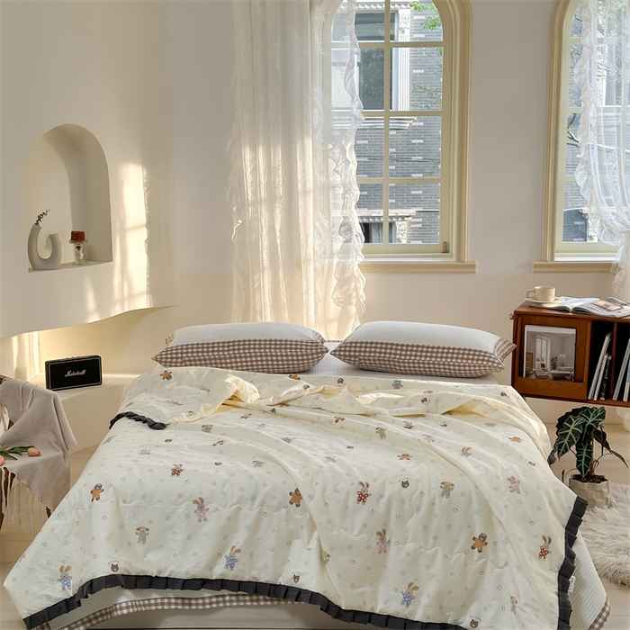 91家纺网 家纺一手货源 找家纺 洋铭区（原狠狠爱） 2024新款皱皱花边全棉夏被 小熊兔兔