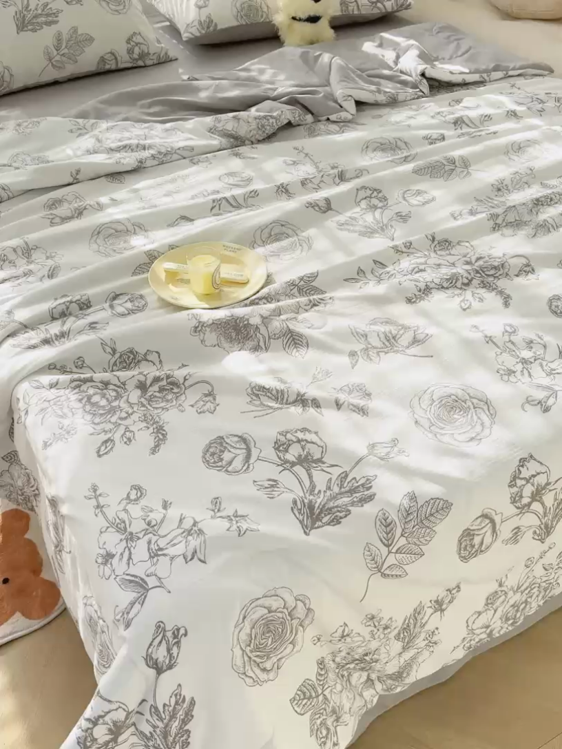 91家纺网 家纺一手货源 找家纺 慕尚家纺 2025新款亲肤泡泡棉卡通印花夏被单品夏被四件套 玫瑰花园