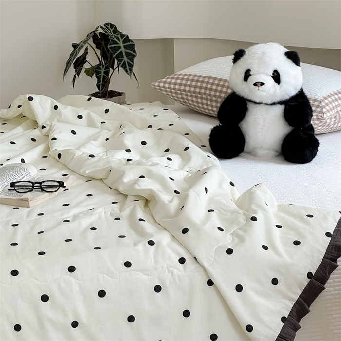 91家纺网 家纺一手货源 找家纺 洋铭区（原狠狠爱） 2024新款皱皱花边全棉夏被 黑色圆点