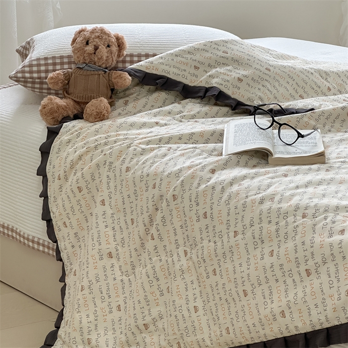 91家纺网 家纺一手货源 找家纺 洋铭区（原狠狠爱） 2024新款皱皱花边全棉夏被 字母熊