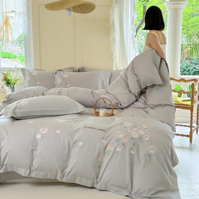 91家纺网 家纺一手货源 找家纺 红番天家居馆 2025新款长绒棉全棉刺绣四件套-玫瑰之城 玫瑰之城-布拉斯灰