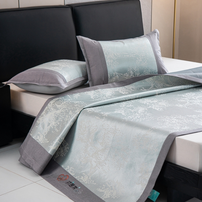 91家纺网 家纺一手货源 找家纺 爱宝被业 2025新款法式冰丝提花刺绣凉席 密林 床单款