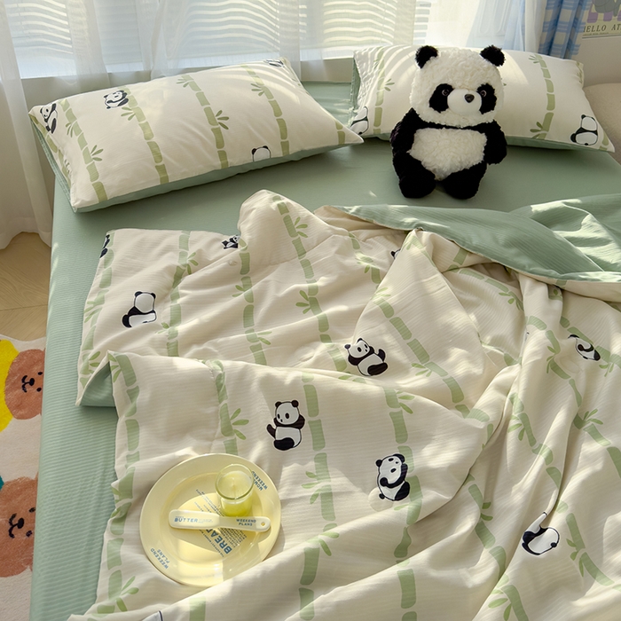 91家纺网 家纺一手货源 找家纺 慕尚家纺 2025新款亲肤泡泡棉卡通印花夏被单品夏被四件套 熊猫