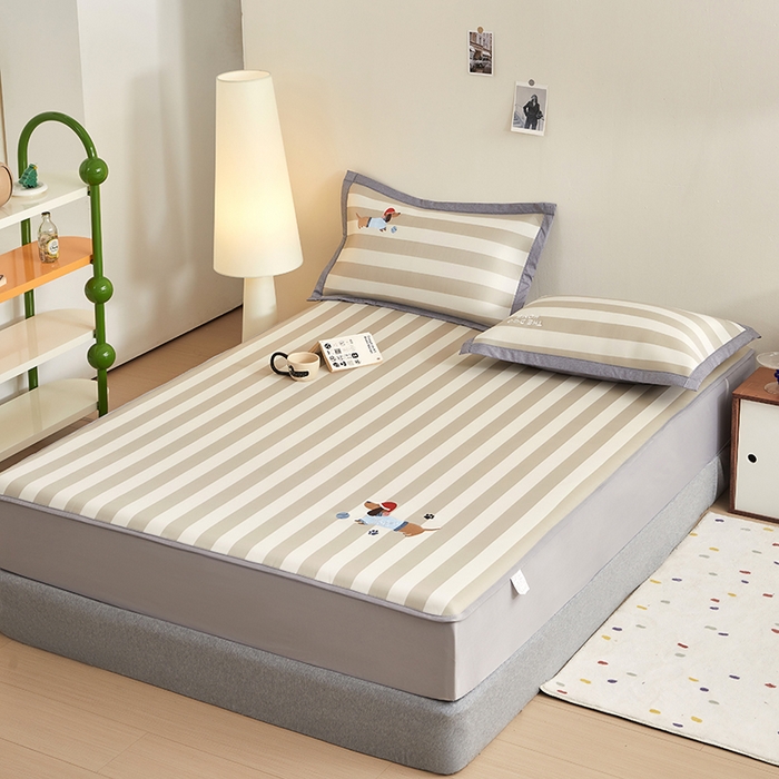 91家纺网 家纺一手货源 找家纺 怡家居 2024新款A类PE凉感提花刺绣床笠款凉席 米咖腊肠狗-床笠款