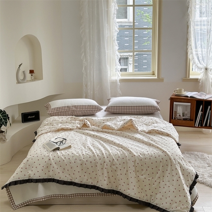 91家纺网 家纺一手货源 找家纺 洋铭区（原狠狠爱） 2024新款皱皱花边全棉夏被 樱桃玛瑙