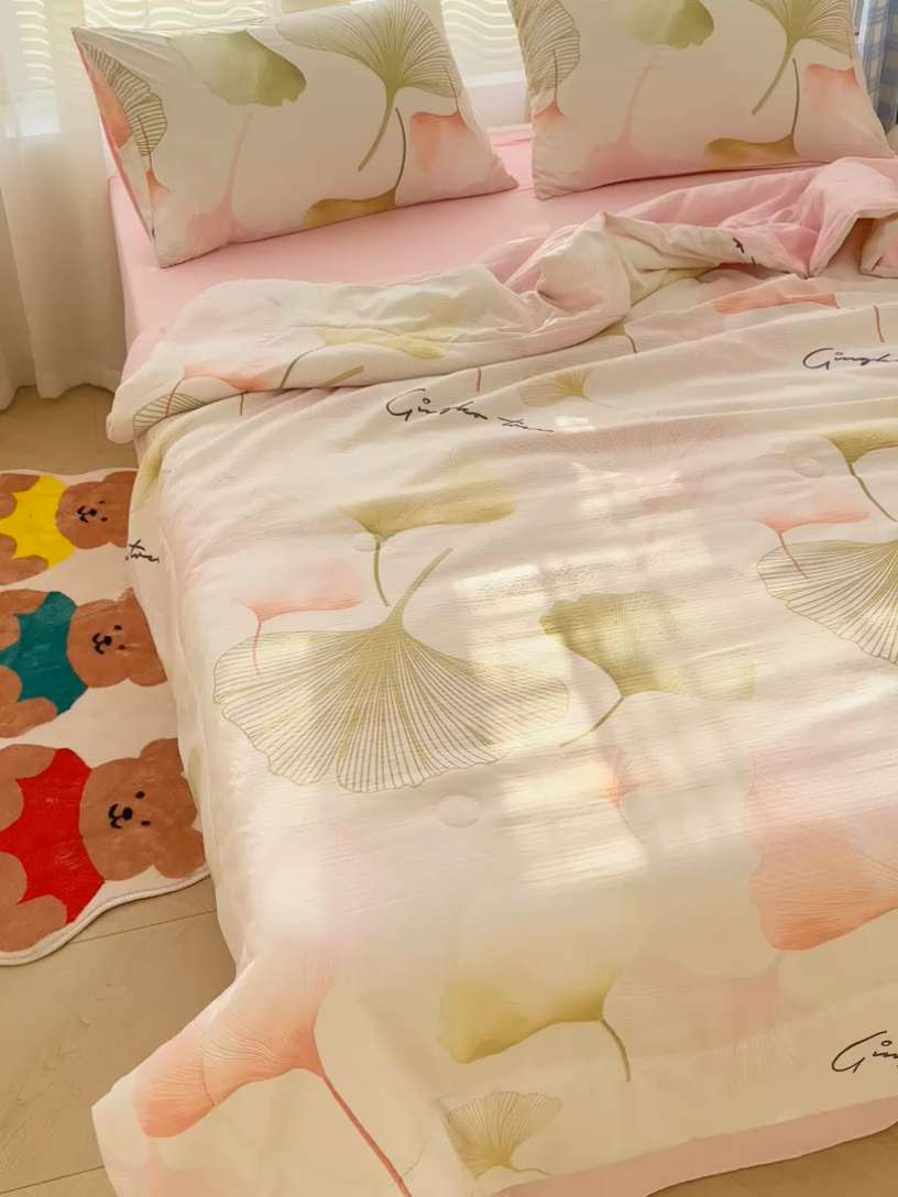 91家纺网 家纺一手货源 找家纺 慕尚家纺 2025新款亲肤泡泡棉卡通印花夏被单品夏被四件套 银杏叶