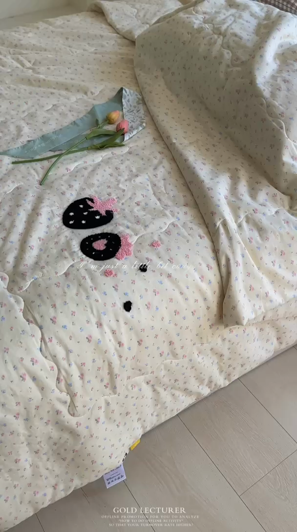 91家纺网 家纺一手货源 找家纺 洋铭区（原狠狠爱） 2024新款双层纱毛巾绣夏被 草莓可可