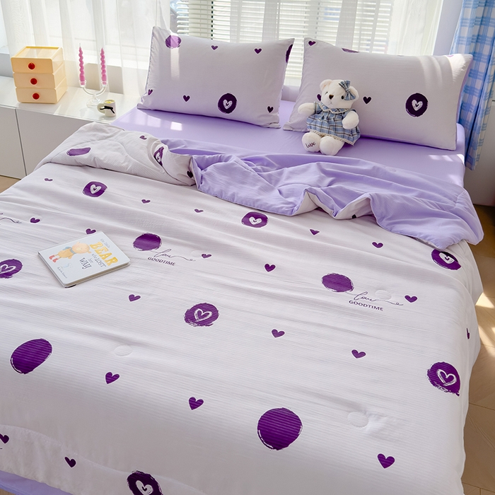 91家纺网 家纺一手货源 找家纺 慕尚家纺 2025新款亲肤泡泡棉卡通印花夏被单品夏被四件套 怦然心动