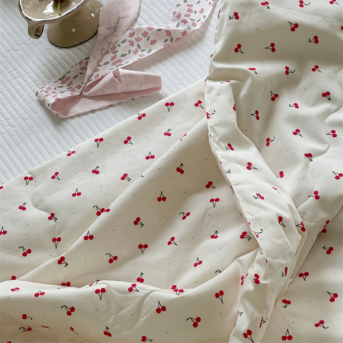 91家纺网 家纺一手货源 找家纺 洋铭区（原狠狠爱） 2024新款皱皱花边全棉夏被 樱桃玛瑙