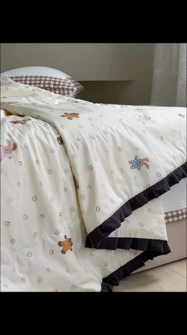 91家纺网 家纺一手货源 找家纺 洋铭区（原狠狠爱） 2024新款皱皱花边全棉夏被 小熊兔兔