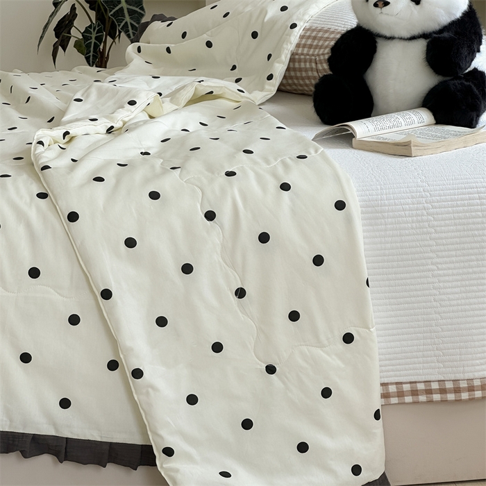 91家纺网 家纺一手货源 找家纺 洋铭区（原狠狠爱） 2024新款皱皱花边全棉夏被 黑色圆点