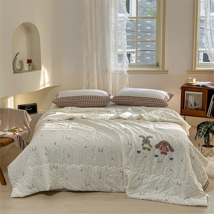 91家纺网 家纺一手货源 找家纺 洋铭区（原狠狠爱） 2024新款双层纱毛巾绣夏被 耳朵兔兔