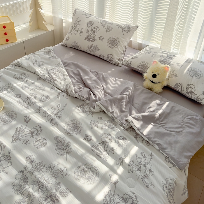 91家纺网 家纺一手货源 找家纺 慕尚家纺 2025新款亲肤泡泡棉卡通印花夏被单品夏被四件套 玫瑰花园