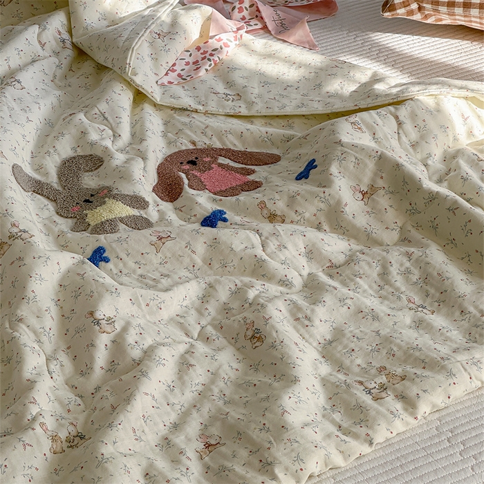 91家纺网 家纺一手货源 找家纺 洋铭区（原狠狠爱） 2024新款双层纱毛巾绣夏被 耳朵兔兔