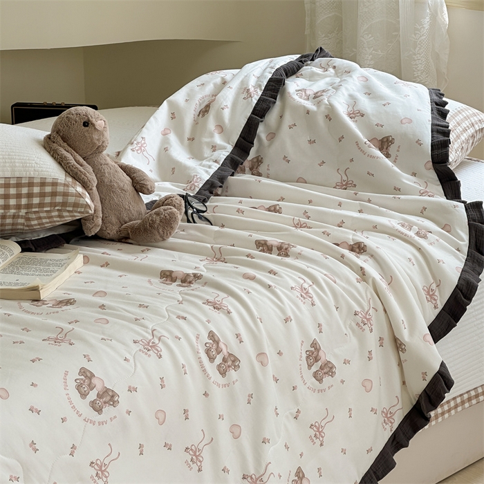 91家纺网 家纺一手货源 找家纺 洋铭区（原狠狠爱） 2024新款皱皱花边全棉夏被 甜心熊