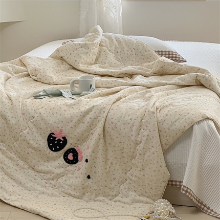 洋铭区（原狠狠爱） 2024新款双层纱毛巾绣夏被 草莓可可