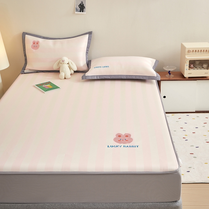 91家纺网 家纺一手货源 找家纺 怡家居 2024新款A类PE凉感提花刺绣床笠款凉席 米粉条纹兔-床笠款