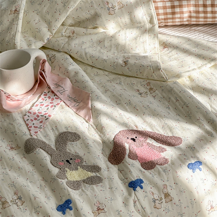 91家纺网 家纺一手货源 找家纺 洋铭区（原狠狠爱） 2024新款双层纱毛巾绣夏被 耳朵兔兔