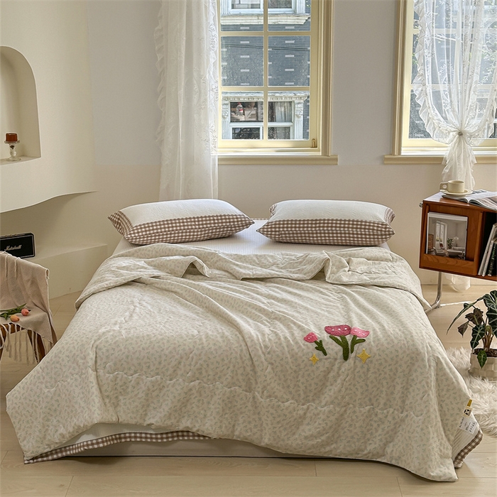 91家纺网 家纺一手货源 找家纺 洋铭区（原狠狠爱） 2024新款双层纱毛巾绣夏被 花花语