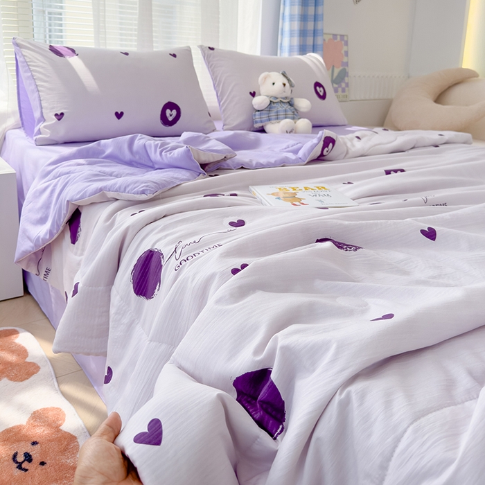 91家纺网 家纺一手货源 找家纺 慕尚家纺 2025新款亲肤泡泡棉卡通印花夏被单品夏被四件套 怦然心动