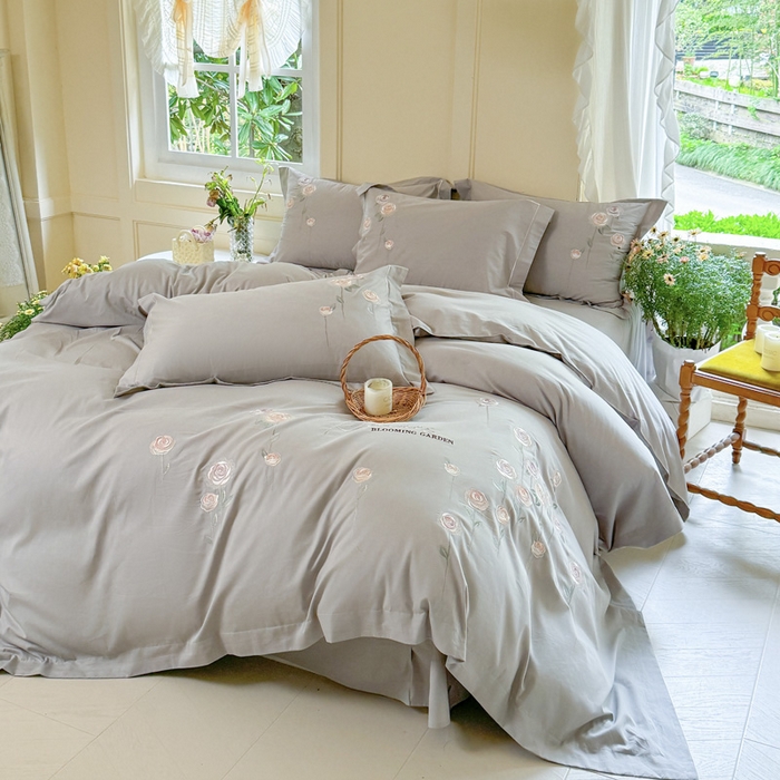 91家纺网 家纺一手货源 找家纺 红番天家居馆 2025新款长绒棉全棉刺绣四件套-玫瑰之城 玫瑰之城-布拉斯灰