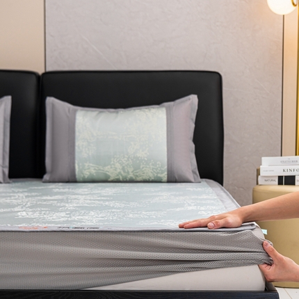 91家纺网 家纺一手货源 找家纺 （总）爱宝被业 2025新款法式冰丝提花刺绣凉席