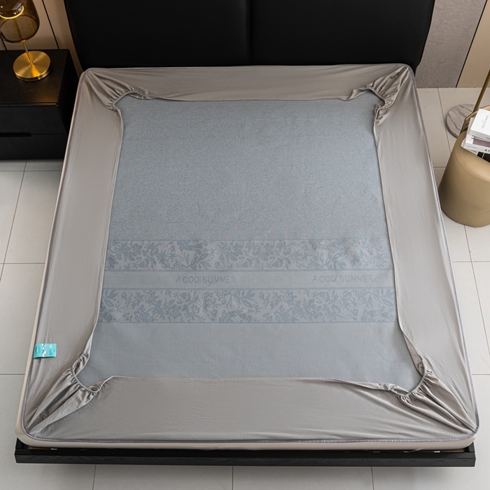 91家纺网 家纺一手货源 找家纺 爱宝被业 2025新款法式冰丝提花刺绣凉席 花漾 床笠款