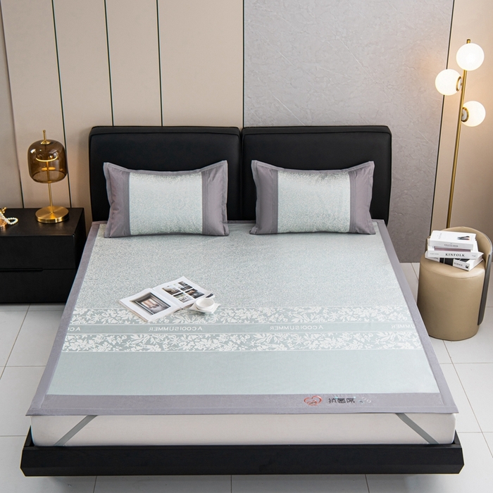 91家纺网 家纺一手货源 找家纺 爱宝被业 2025新款法式冰丝提花刺绣凉席 花漾 床单款