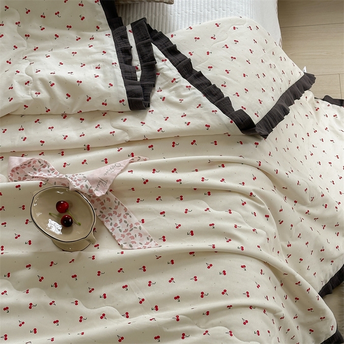 91家纺网 家纺一手货源 找家纺 洋铭区（原狠狠爱） 2024新款皱皱花边全棉夏被 樱桃玛瑙