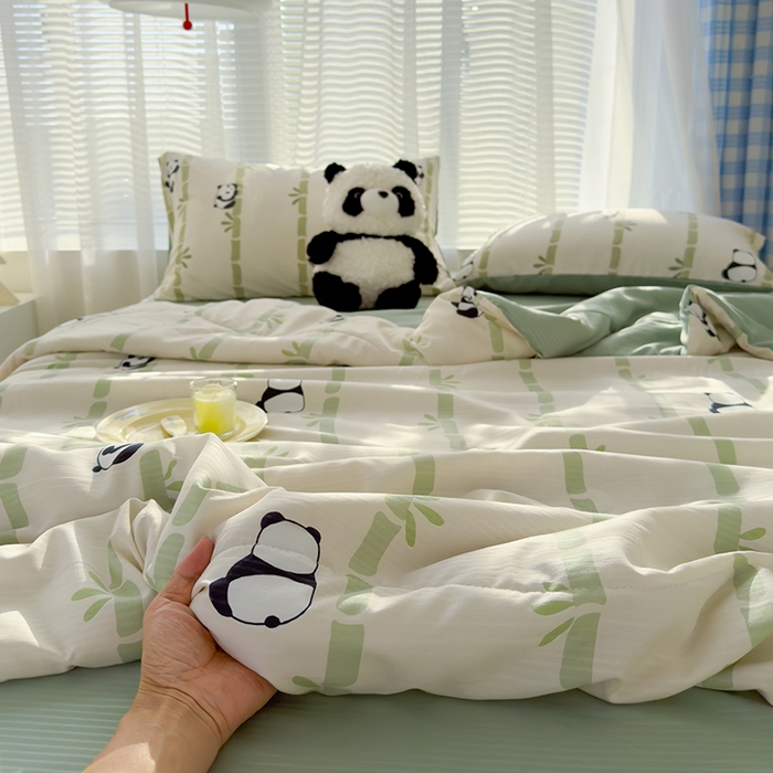 91家纺网 家纺一手货源 找家纺 慕尚家纺 2025新款亲肤泡泡棉卡通印花夏被单品夏被四件套 熊猫