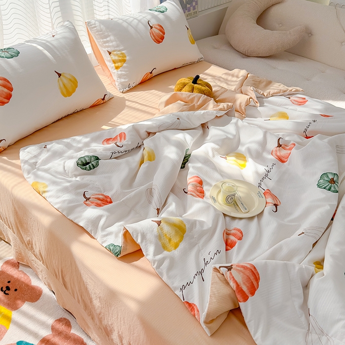 91家纺网 家纺一手货源 找家纺 慕尚家纺 2025新款亲肤泡泡棉卡通印花夏被单品夏被四件套 南瓜乐园