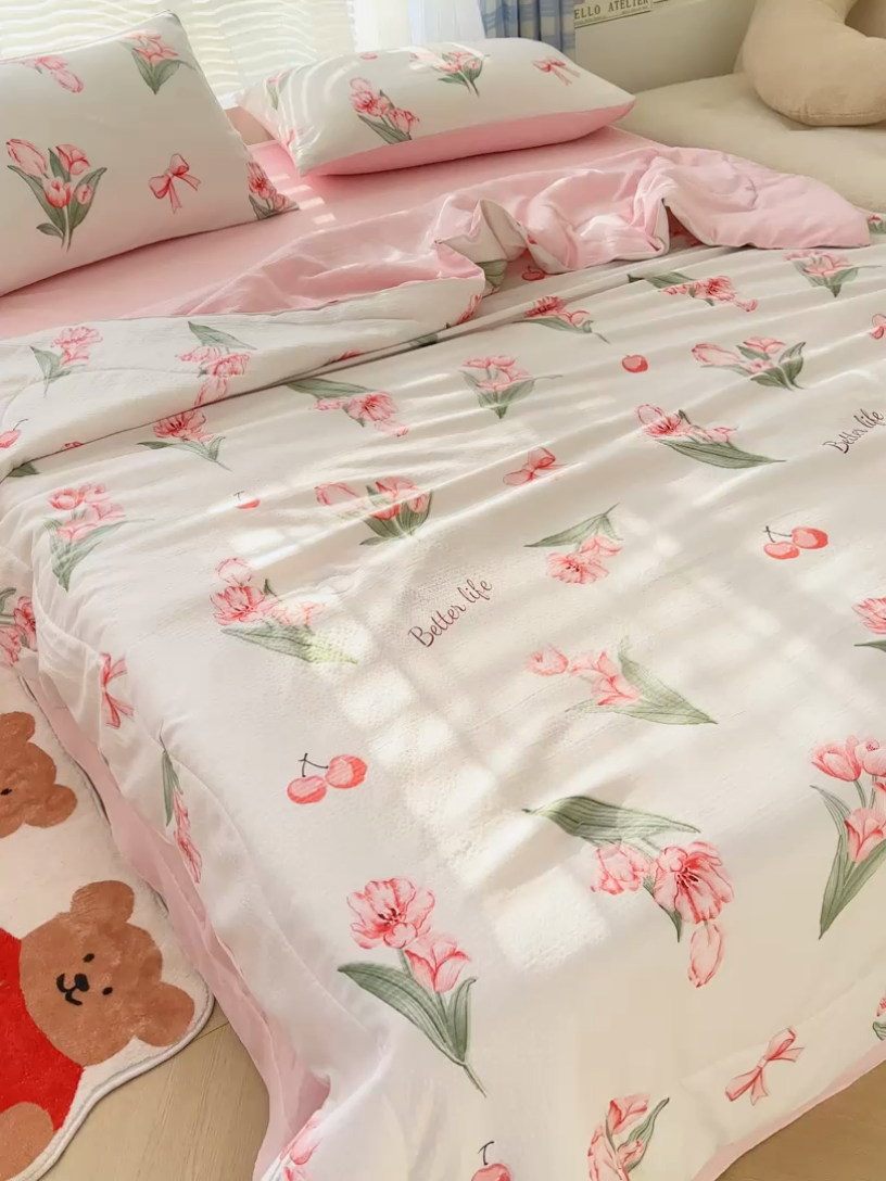 91家纺网 家纺一手货源 找家纺 慕尚家纺 2025新款亲肤泡泡棉卡通印花夏被单品夏被四件套 恋人未满