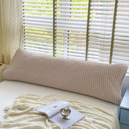 91家纺网 家纺一手货源 找家纺 爱港家纺 2024新款全棉水洗色织绗缝双人长枕巾 情侣款枕套 防滑枕巾 布莱格-咖