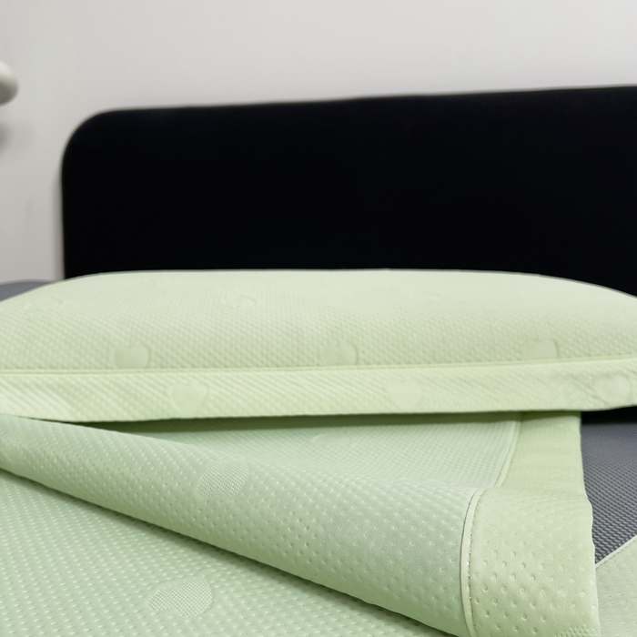 91家纺网 家纺一手货源 找家纺 凉百百 2024新款冰豆豆爱心款凉席冰丝凉席可折叠设计量大价优 爱心款-绿