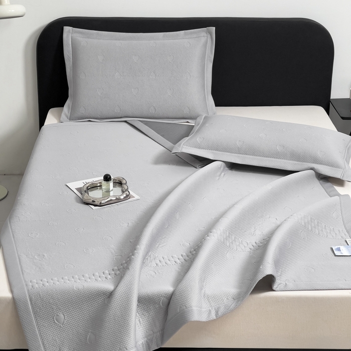 91家纺网 家纺一手货源 找家纺 凉百百 2024新款冰豆豆爱心款凉席冰丝凉席可折叠设计量大价优 爱心款-灰