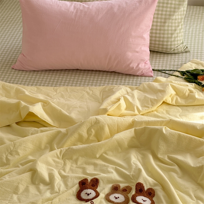 91家纺网 家纺一手货源 找家纺 洋铭区（原狠狠爱） 2024新款毛巾绣水洗棉夏被四件套 兔兔宝贝