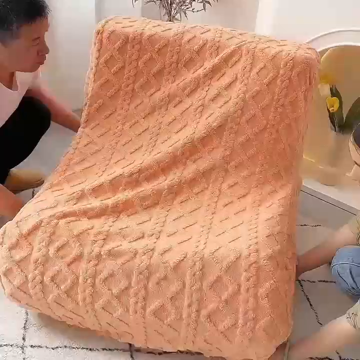 91家纺网 家纺一手货源 找家纺 （总）启博家纺 2024新款提花绒毛毛虫沙发套