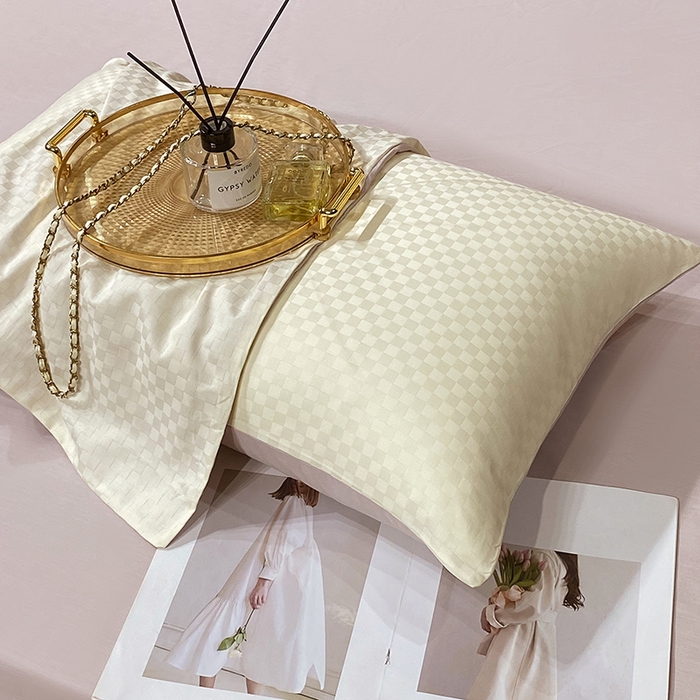 91家纺网 家纺一手货源 找家纺 金鑫汇 2024新款提花小方格全棉套件单品系列-单枕套 奶昔白+淡紫