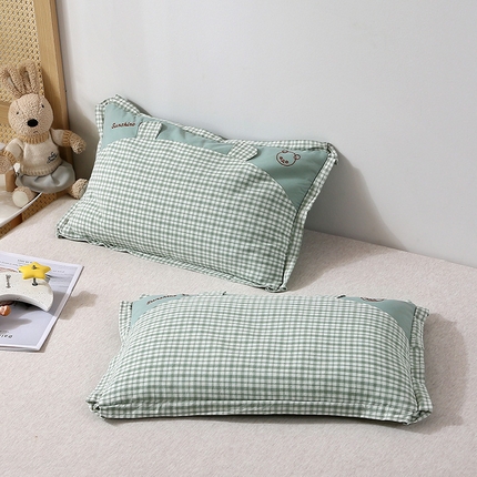 91家纺网 家纺一手货源 找家纺 （总）梦叶草 2024新款全棉水洗棉儿童枕头纯荞麦枕芯小熊格子30×50cm荞麦枕