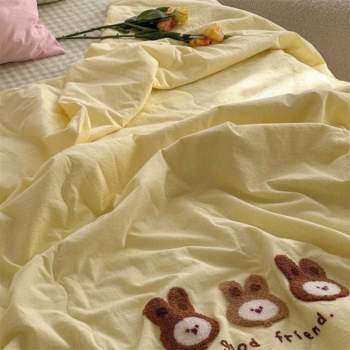 91家纺网 家纺一手货源 找家纺 洋铭区（原狠狠爱） 2024新款毛巾绣水洗棉夏被四件套 兔兔宝贝