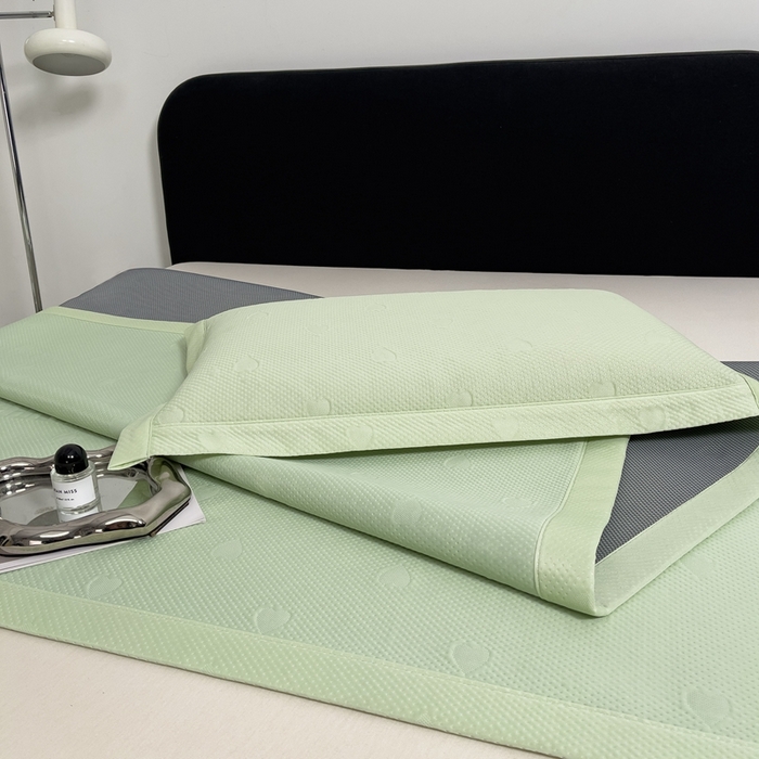 91家纺网 家纺一手货源 找家纺 凉百百 2024新款冰豆豆爱心款凉席冰丝凉席可折叠设计量大价优 爱心款-绿