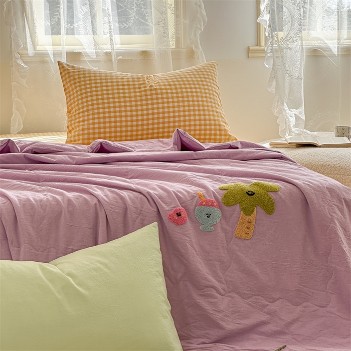 91家纺网 家纺一手货源 找家纺 洋铭区（原狠狠爱） 2024新款毛巾绣水洗棉夏被四件套 芋香小树