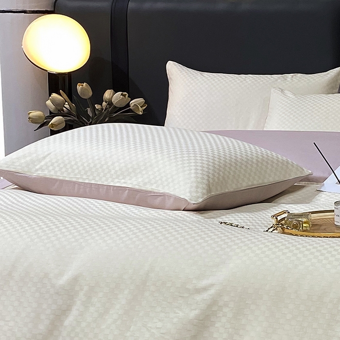 91家纺网 家纺一手货源 找家纺 金鑫汇 2024新款提花小方格全棉套件单品系列-单枕套 奶昔白+淡紫