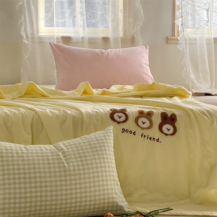 91家纺网 家纺一手货源 找家纺 洋铭区（原狠狠爱） 2024新款毛巾绣水洗棉夏被四件套 兔兔宝贝