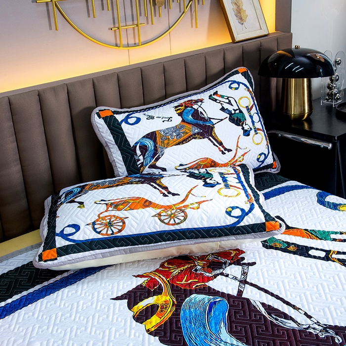 91家纺网 家纺一手货源 找家纺 爵仕家纺 2025新款凉感真丝床盖三件套 驯马人