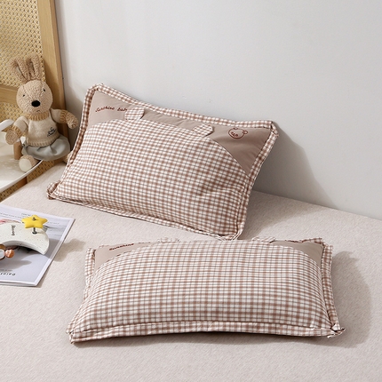 91家纺网 家纺一手货源 找家纺 （总）梦叶草 2024新款全棉水洗棉儿童枕头纯荞麦枕芯小熊格子30×50cm荞麦枕