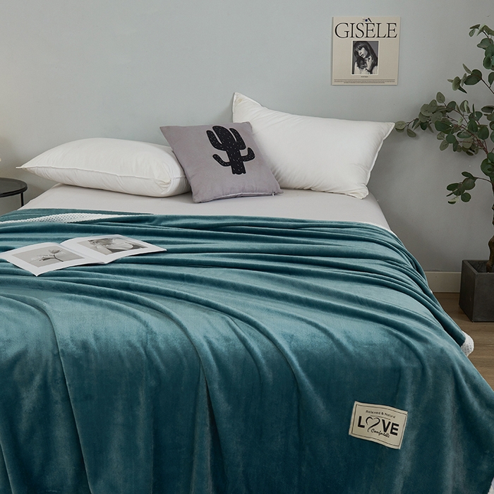 91家纺网 家纺一手货源 找家纺 馨米莱家纺 2024新款牛奶绒盖毯 橄榄绿