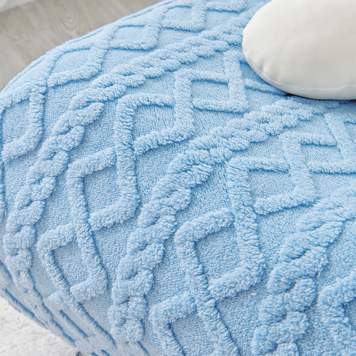 91家纺网 家纺一手货源 找家纺 启博家纺 2024新款提花绒毛毛虫沙发套 天蓝