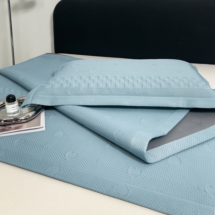 91家纺网 家纺一手货源 找家纺 凉百百 2024新款冰豆豆爱心款凉席冰丝凉席可折叠设计量大价优 爱心款-蓝