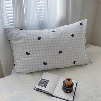 91家纺网 家纺一手货源 找家纺 桃子家居 2024新款A类纯棉水洗棉毛巾绣奶油少女甜心系列学生单枕套 水洗棉爱心单枕套兰黑